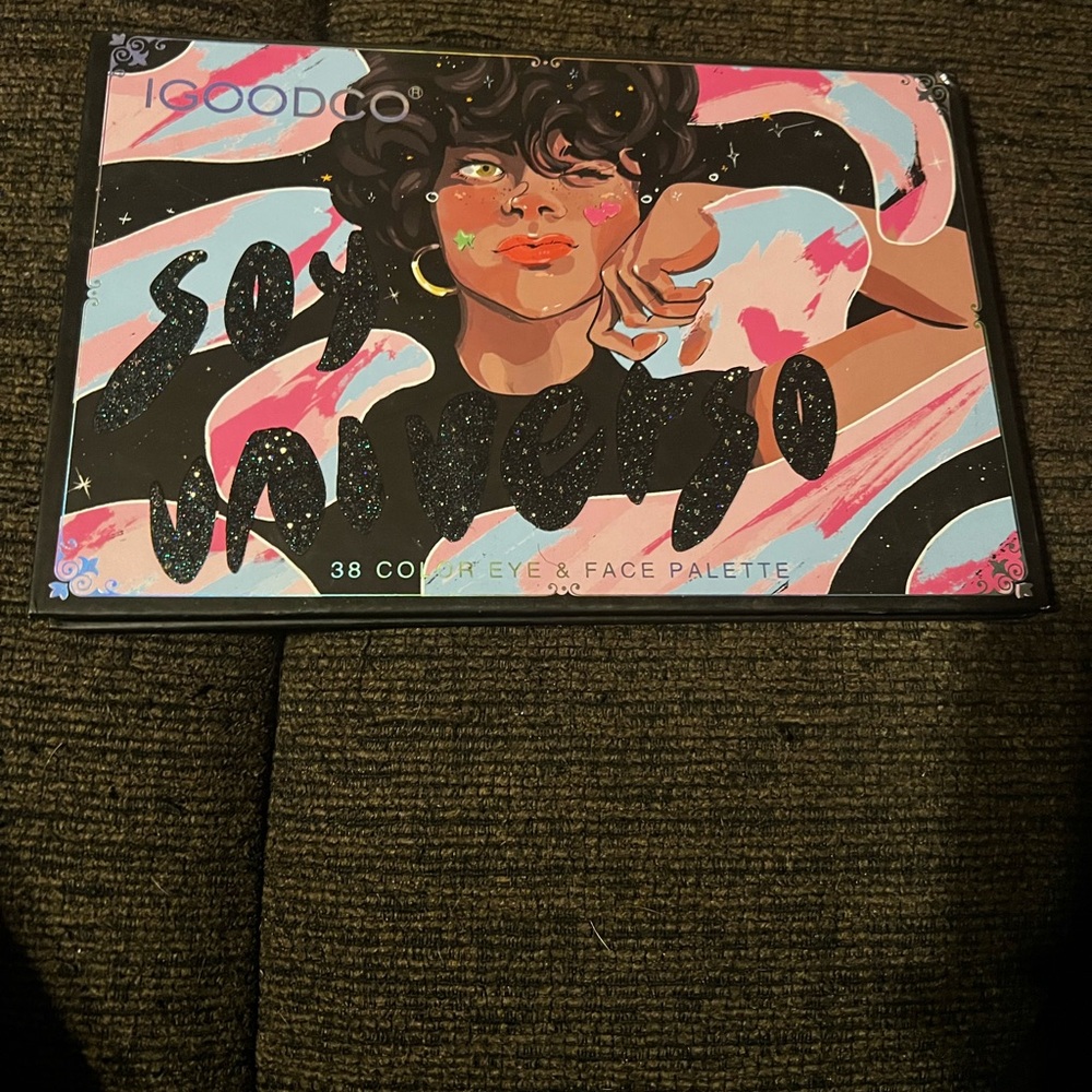 Soft Nouveau 38-Color Eye & Face Palette - Pink & Black